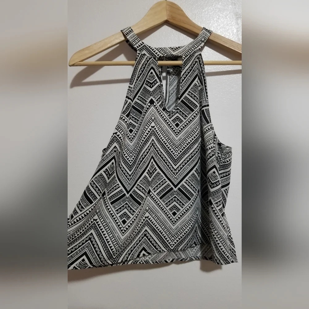 H&M geometric crop top